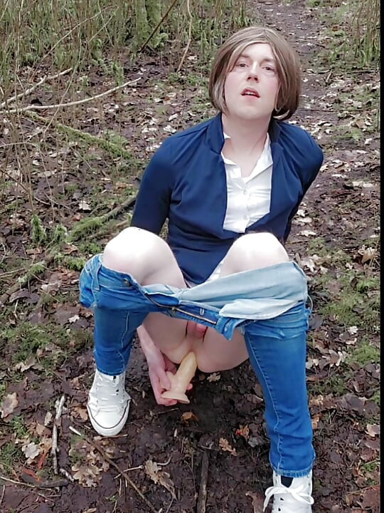 Casual dildo fuck on the woods