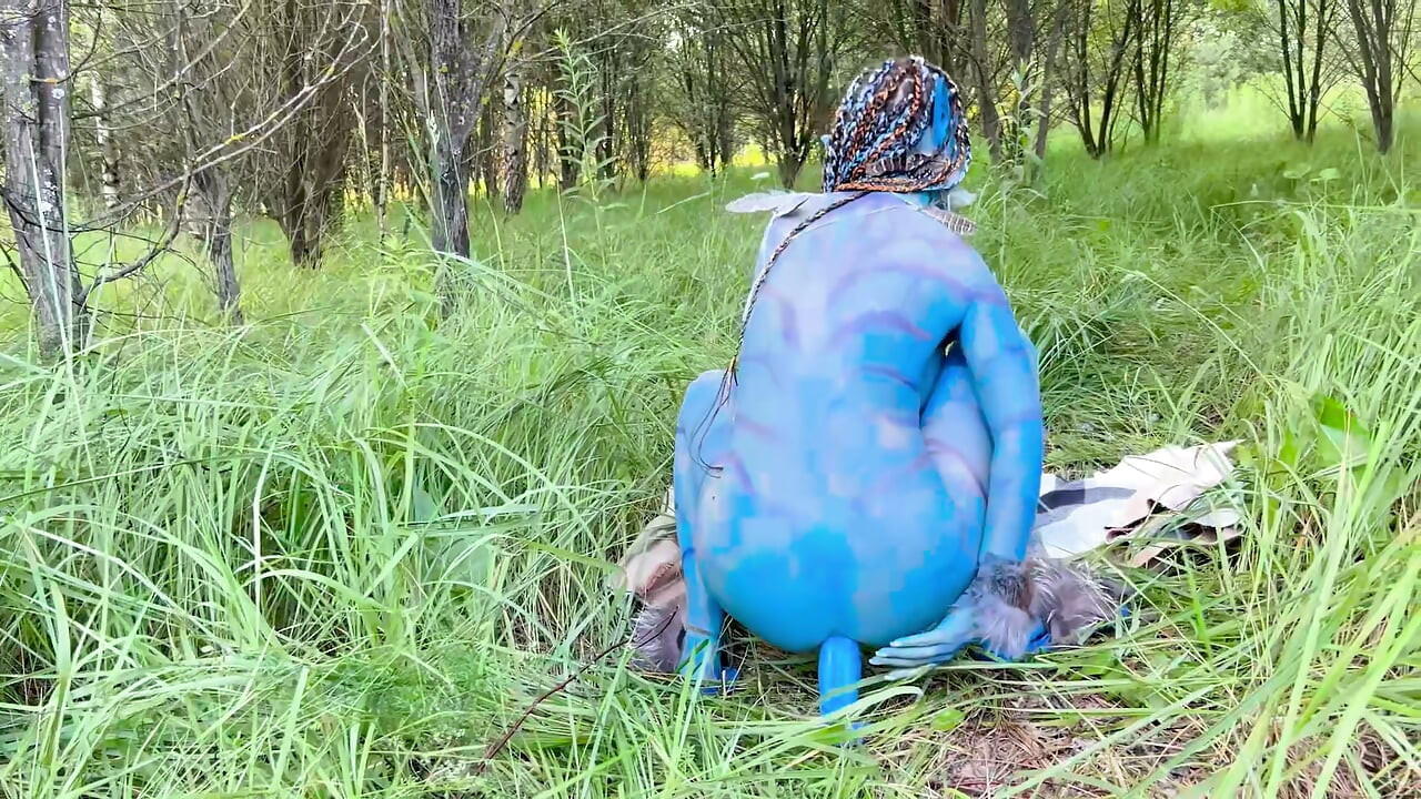 Avatar Monika Fox, veliki prolaps, žestoki dildo, analno jebanje i jebanje pičke, prskanje u prirodi