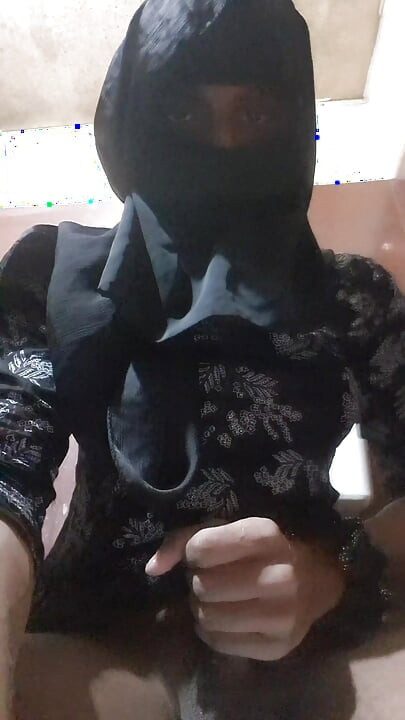 Hijabi sissy cum