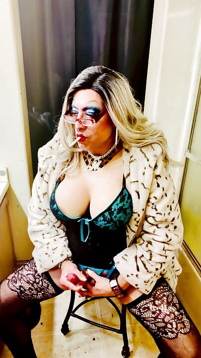 Marilyn Faux Fur Smoking Fetish Tease