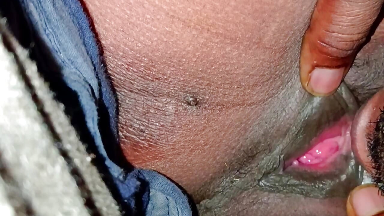 भाभी गर्म थी चुत से पानी का किया बौछार। देवर ने जिभ से गर्म किया।