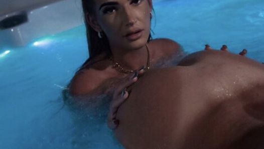 Only Fans Leaked - Tatted Milf Gets Freaky In The Hot Tub