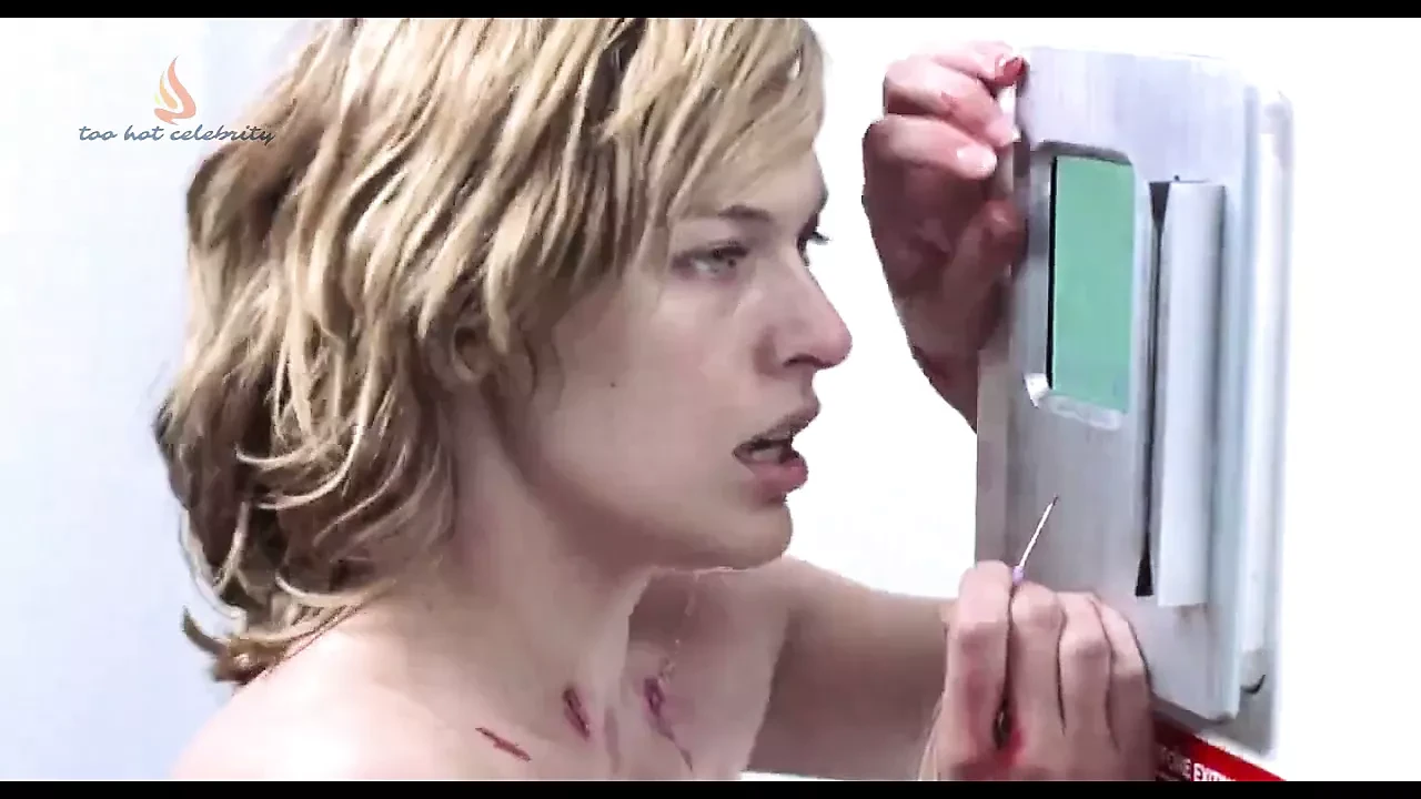 Milla jovovich - resident evil 2002