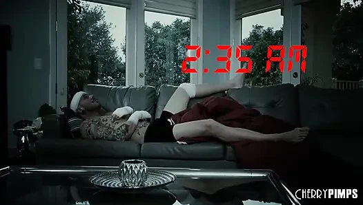 Azgın orta yaşlı seksi üvey anne rahatlamak için boşalması gerektiğinde üvey oğluna yardım ediyor