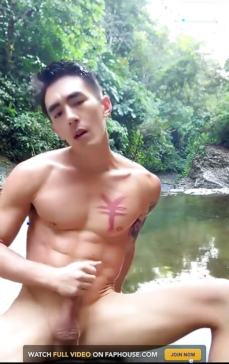 Mendaki ke Air Terjun Pribadi