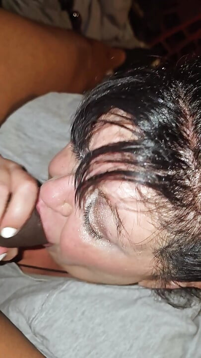 BBWが隣人にミルクをもらうまでしゃぶる