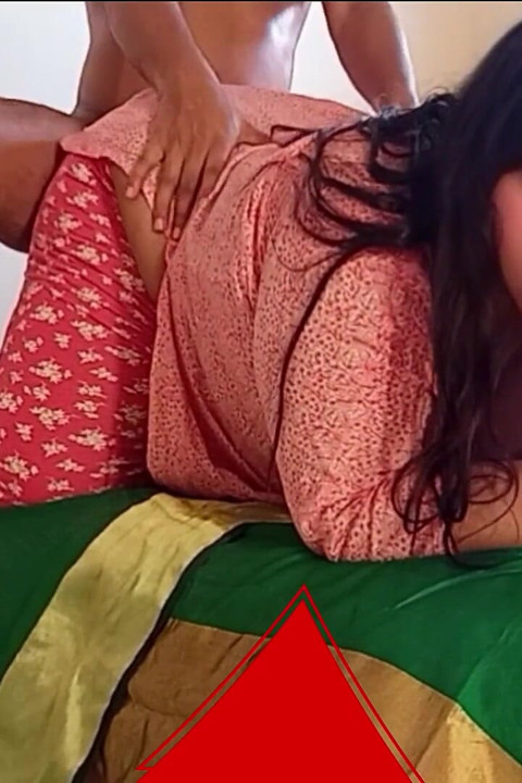 देसी तमिल भाभी अपने पति को धोखा देती है और अपने पूर्व प्रेमी के साथ सेक्स करती है