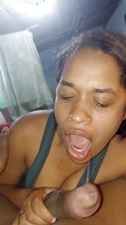 Isteri saya memberikan blowjob