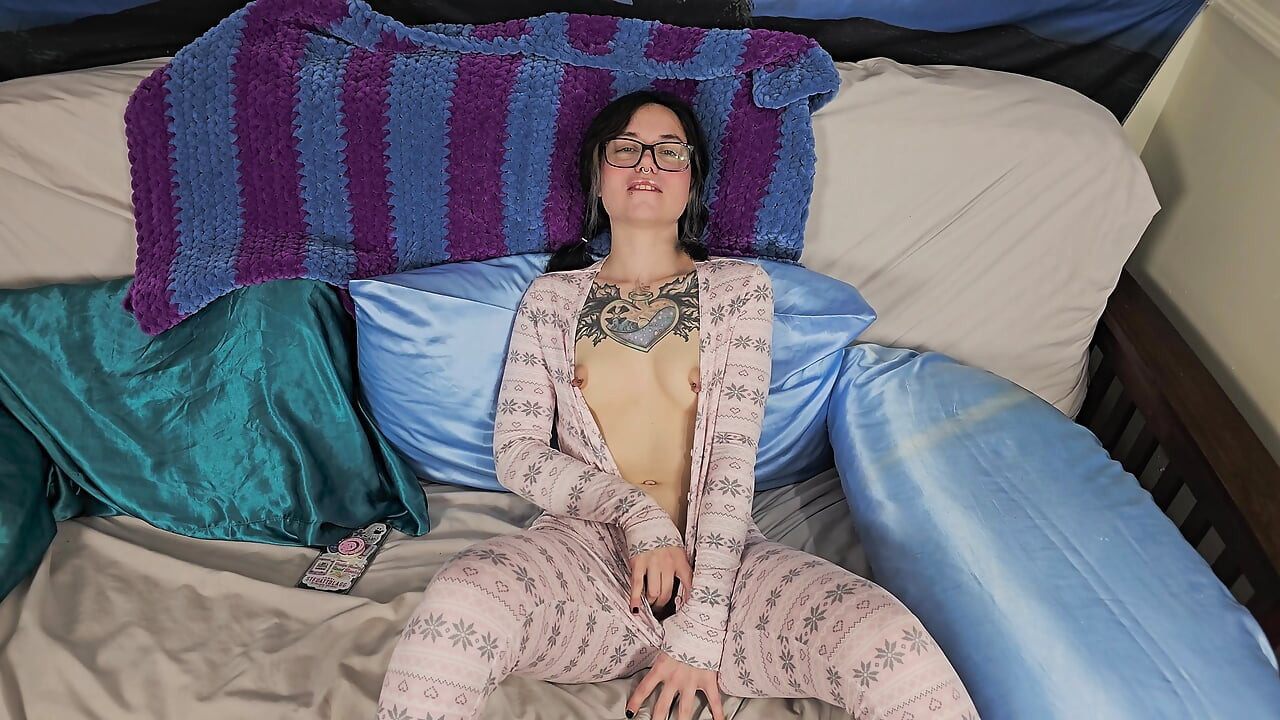 Making Myself Cum For Daddy