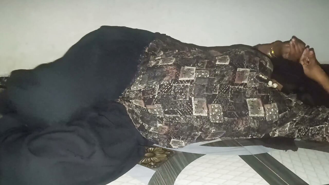 Gaonska desi bhabhi u desi stilu jebana od devara