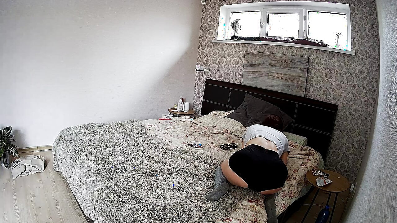 Flirty Poranek Kamili i Danildo w sypialni 4 zamienia się w niegrzecznego BJ - prawdziwego amatora