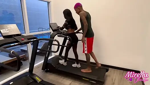 Ben Smart Fit'ten zayıf silikonlu kız