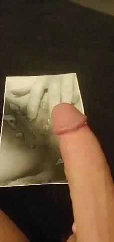 I allow Chris to cum on one of my pussy pics