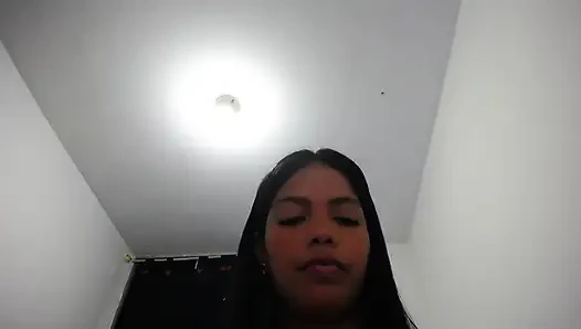 "Meine erste show vor der webcam - zieht sich für dich aus"