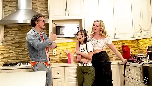 Charlie Forde, Robby Apples, Lulu Chu'nun yer aldığı time traveller'ın yarağı