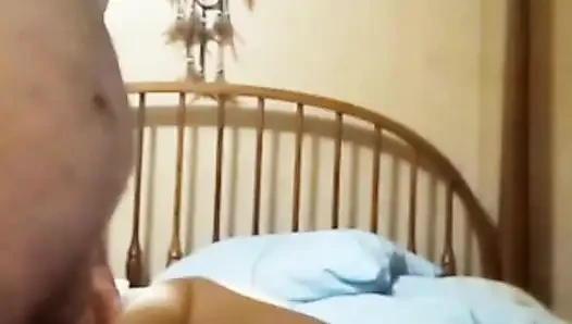 Милая жена сосет хуй вживую с кримпаем