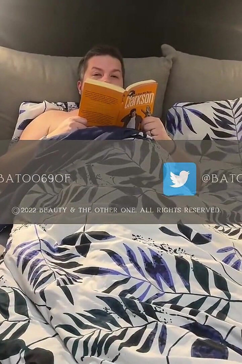 Reading interrupted! This time other way round - amateur wife gives head to her husband and takin all the cum she can get