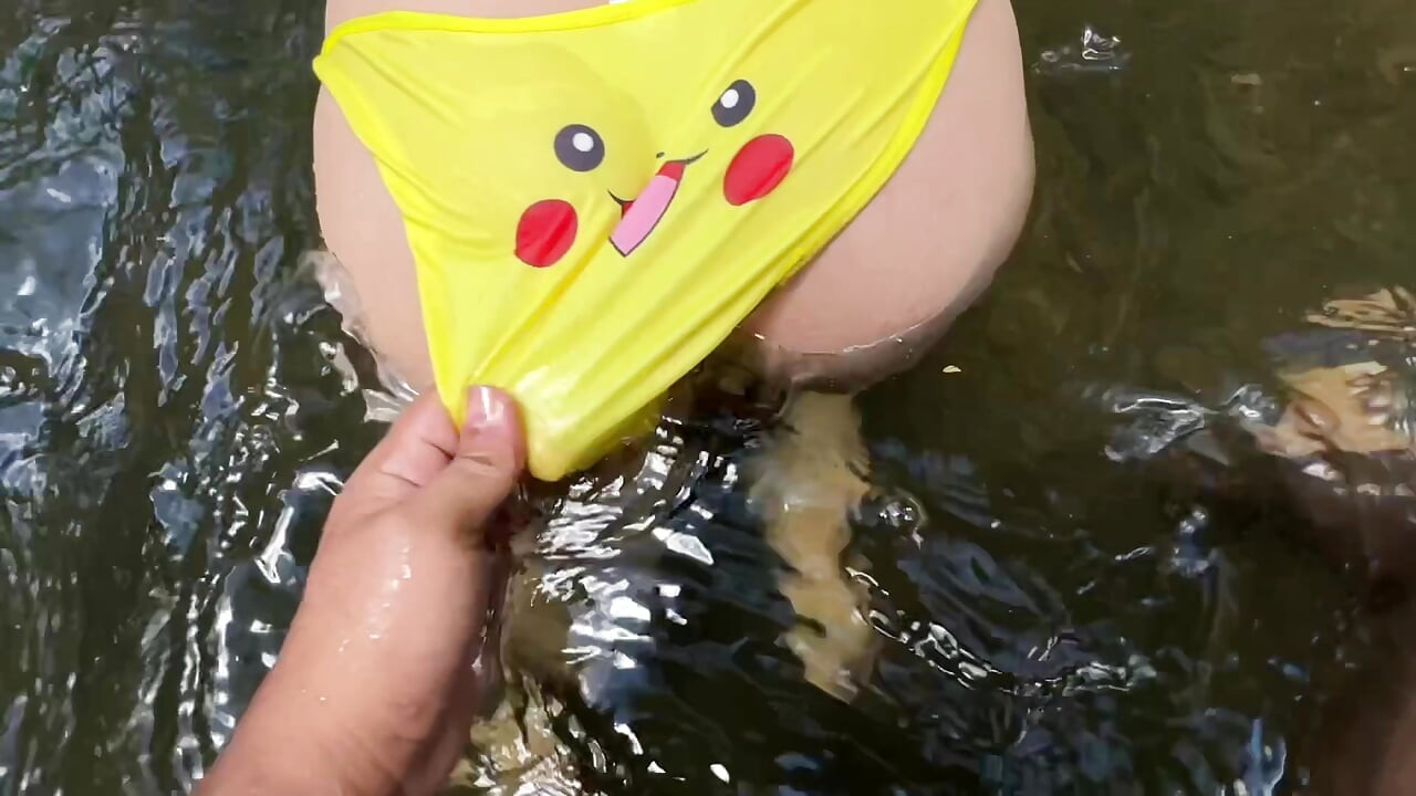 Γαμάω αυτό το κορίτσι στο ποτάμι