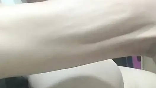 Suara muncul saat muncrat ke memeknya