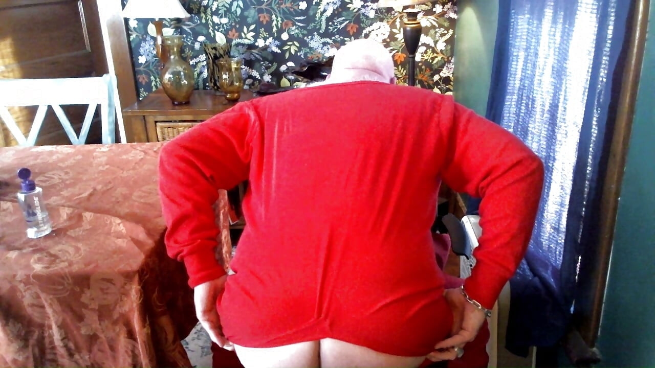 Beardaddychub Jerks and Cums on Cam in a Union Suit!
