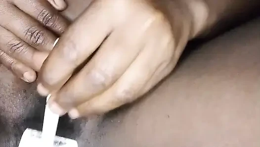 Azgın küçük amcığımı benimle tıraş et