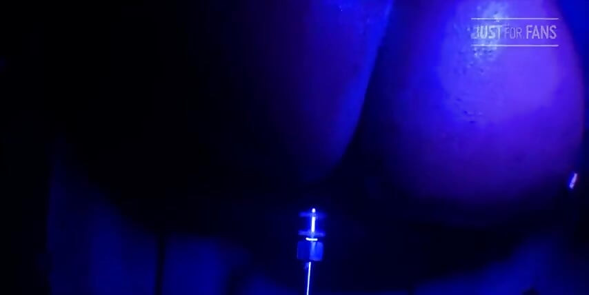 Big Chocolate Booty Under Blue Lights.yes Please