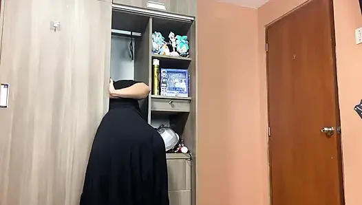 Мачеха застряла в подвздохе в видео от первого лица