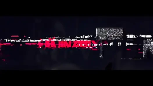 Pissen, durchnässte lesbische MILfs in goldener dusche getränkt