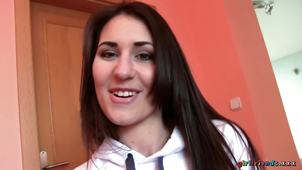 Girlfriends XXX - Giving Her British Friend a Tour of Her C'zech Pussy