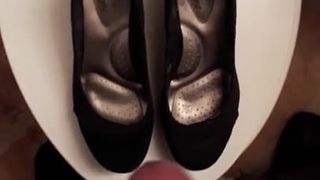 Cumming en zapatos latinas