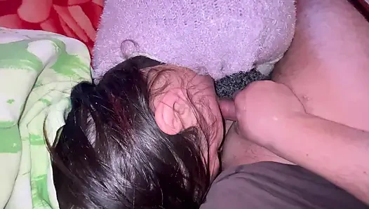 Ich lutsche Schwanz und werde in deinem Mund gefickt, bis du loslässt und alles schluckst