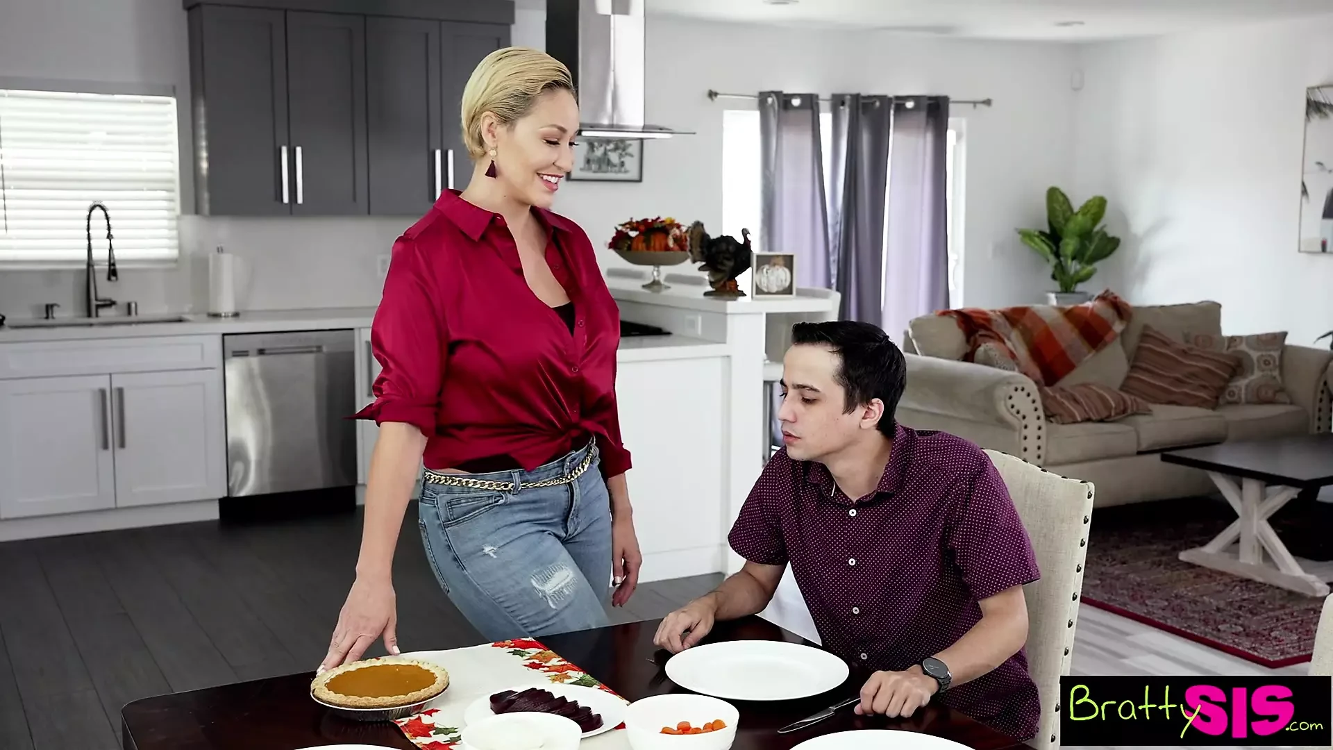 My Stepsisters Sexy Thanksgiving - S20:E9