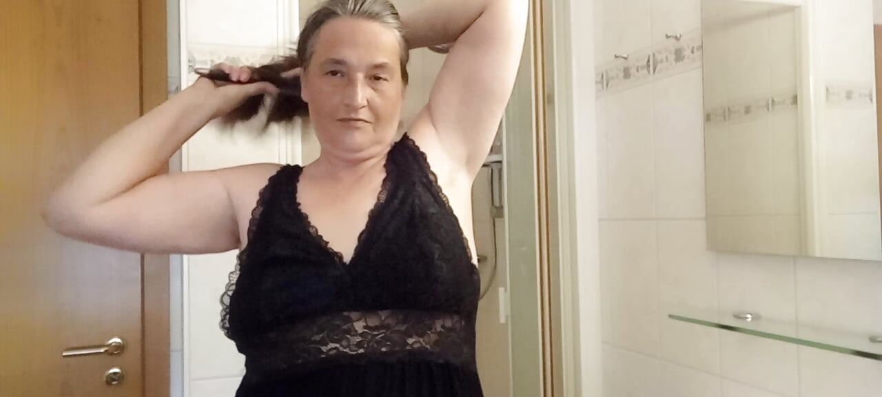 53-year-old BBW in the shower - do you want to watch me?