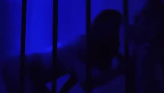 Ngentot di klub swinger sampai muncrat banyak banget di memekku