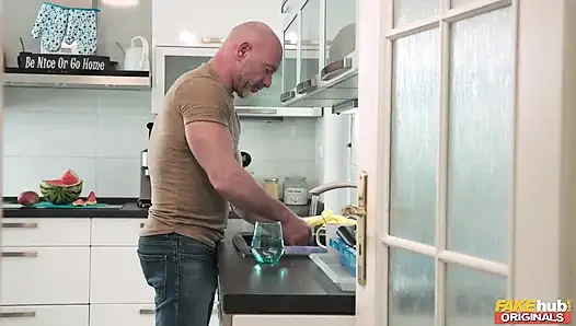 FakeHub Originals - Нелли Кент не будет целоваться, но она примет большой хуй, который не изменяет
