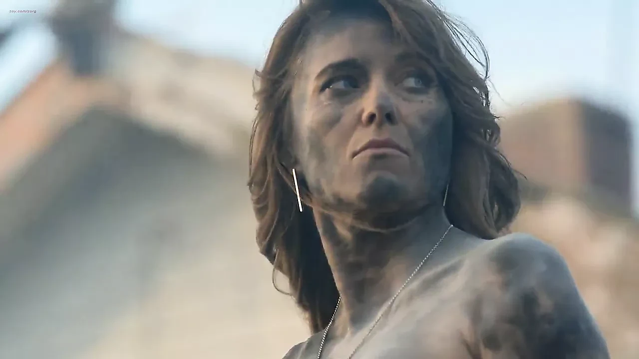 Lucy Lawless - Ash vs. Evil Dead s1e07