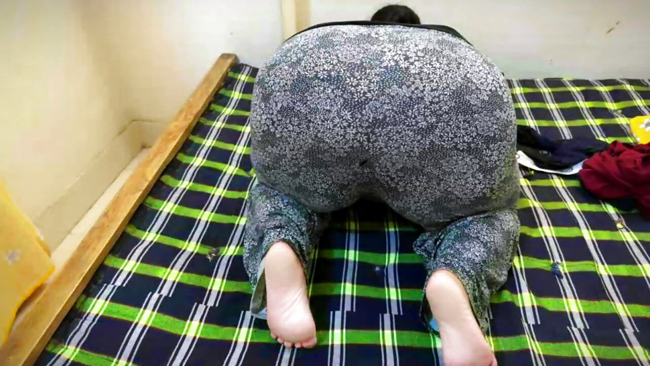 Morocco Big Ass Muslim MILF Stepmom Big Ass Show for Seduced Stepson to Gets Anal Sex