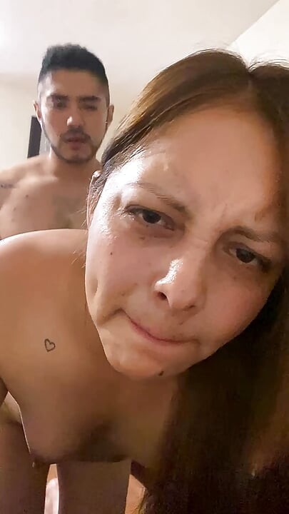 欲求不満のラティーナでスラットが、激しくセックスされている間に自分の顔を録画するのが好きです
