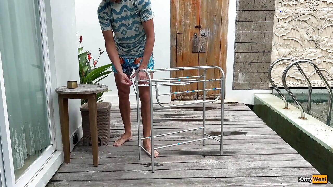 Llamé a reparador con mi coño y caminé por la calle con su semen en mi cara