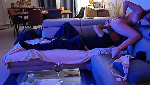 Ngentot di sofa
