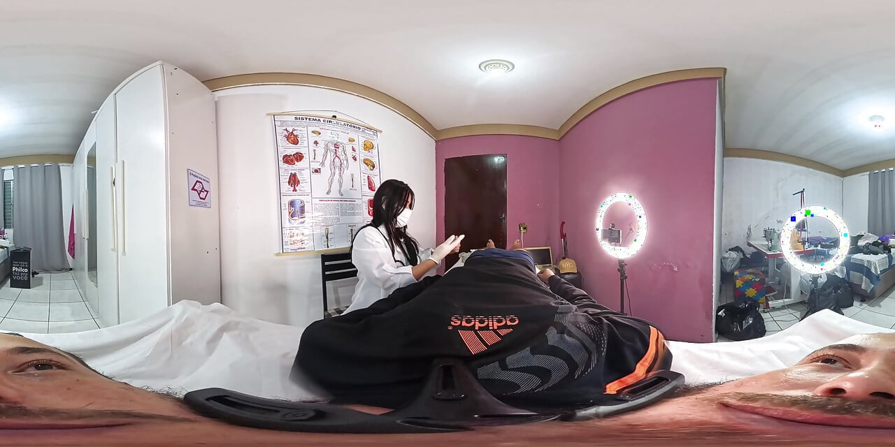 Pielęgniarka uczestniczy w pacjencie z priapizmem