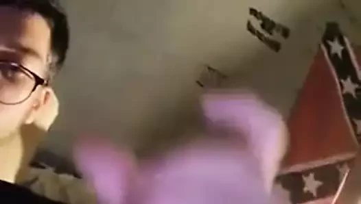 Büyük beyaz horozumu okşadım