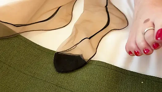 Mrs Mature Feet getting dressed for her foot fetish fans 461