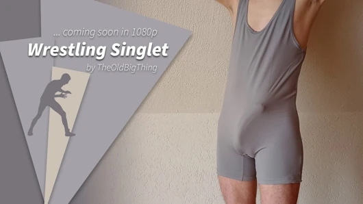 Wrestling Singlet'ta büyüyen şişkinlik (video önizleme)
