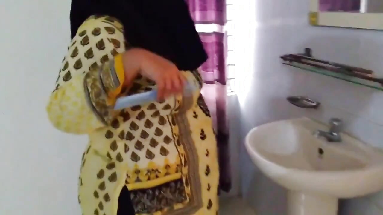 Pakistani Stepaunty Fucked by Neighbor Hot Guy When She Was Ready for Go to Meet with Her Ex Boyfriend