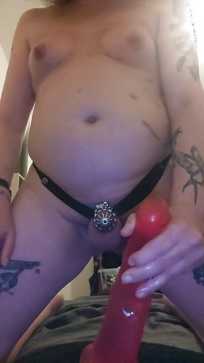 一个粉红色的刺穿我的