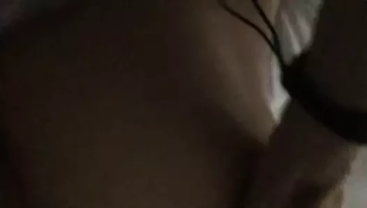 Calista'nın yaşlı erkek arkadaşı sikini kıçıma sürtüyor