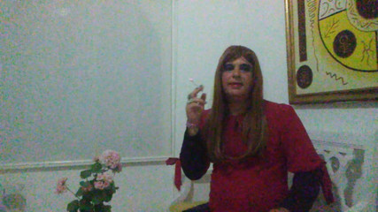 Transexual fumando