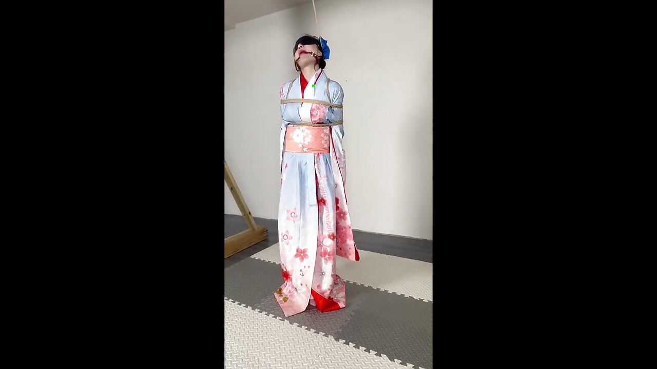 The Climax Version of Wearing a Kimono on a Sunny Day