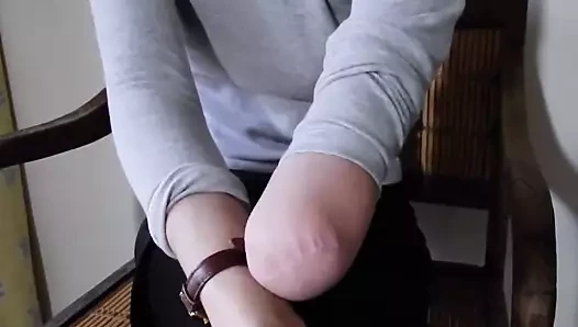 手臂截肢者戴上手表